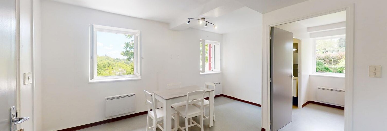 Appartement 2 Pièces 36 m² à louer à Salmiech (12120)