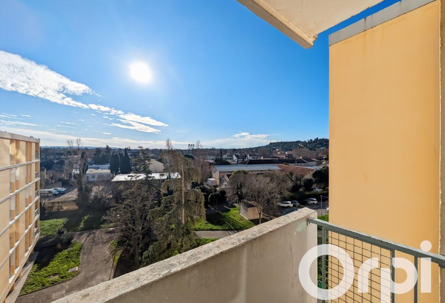 Appartement T4 – 76 m² – 3 chambres – Lumineux – Orange — photo 1