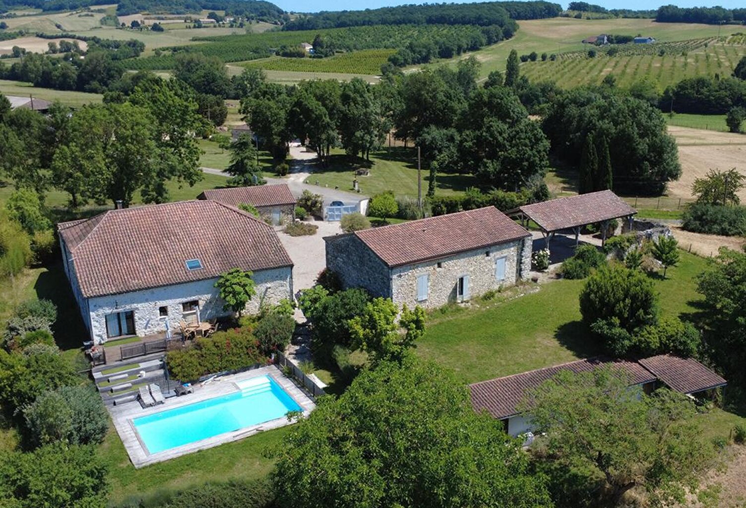 Grange convertie en loft avec maison d'amis, piscine chauffée et dépendances — photo 1