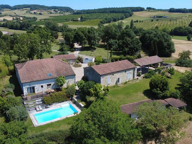 Grange convertie en loft avec maison d'amis, piscine chauffée et dépendances — photo du bien