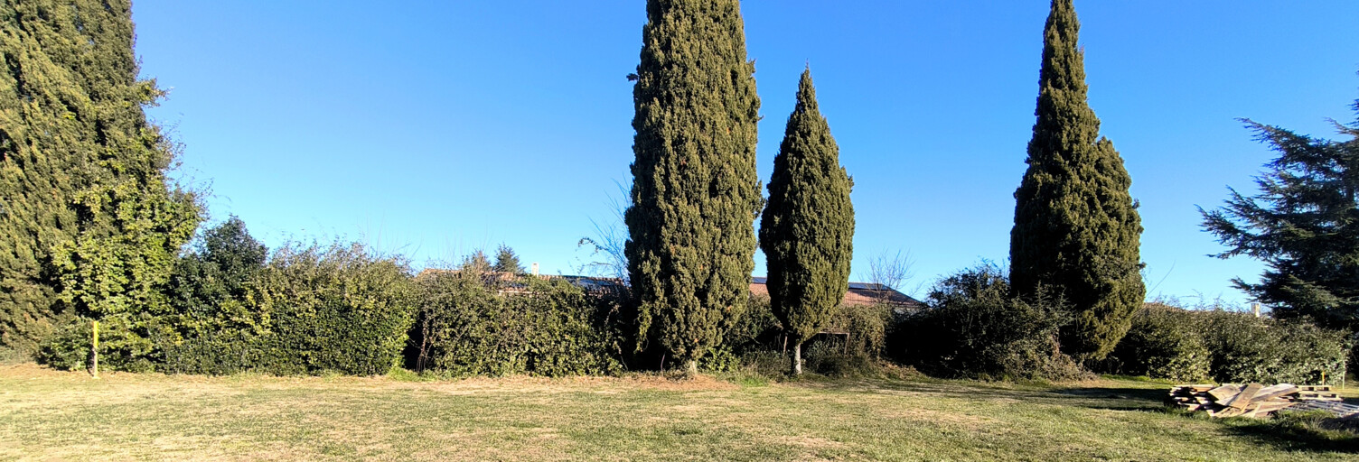 Terrain  1368 m² à vendre à Saint-Quentin-la-Poterie (30700)