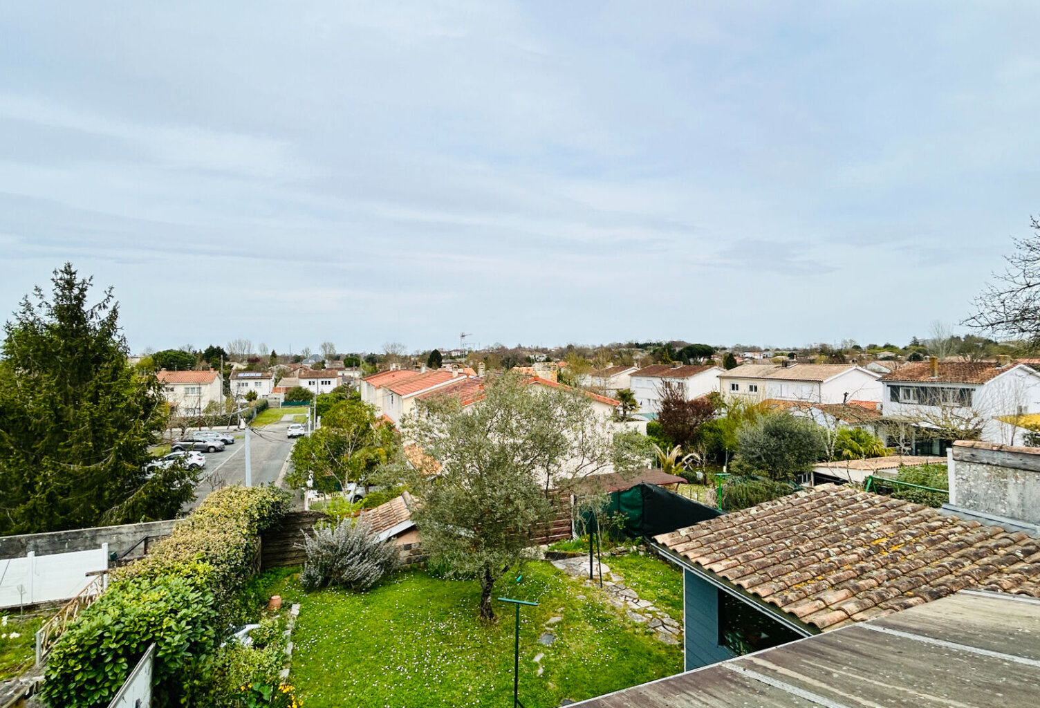 A VENDRE MAISON DE TYPE 4 AVEC JARDIN ET GARAGE - SECTEUR BASSENS — photo 1