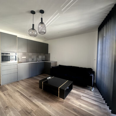 Appartement 2 pièces 810 €