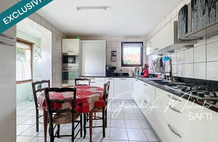 Grande maison familiale  Deux habitations réunies  Immense terrain  Nombreuses dépendances  Gros potentiel — photo 3