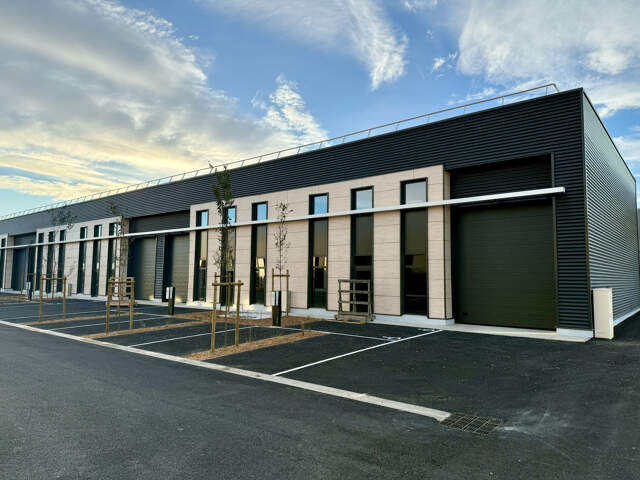 Local d activité  de 280 m2 proche accès autoroute — photo du bien