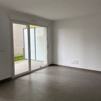 Appartement 3 pièces 932 €
