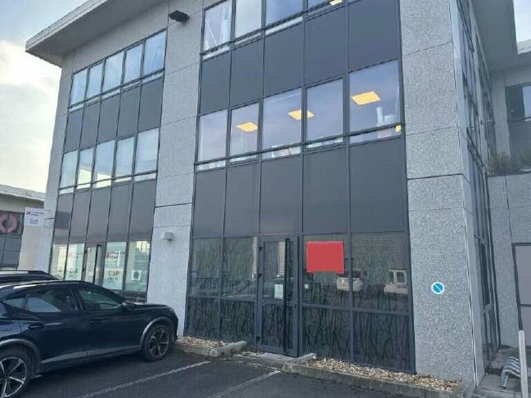 BUREAUX à LOUER — photo 1