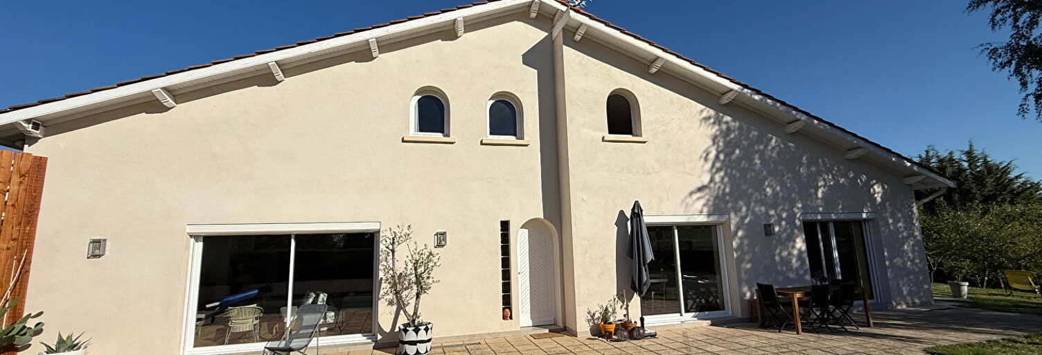 Maison 8 Pièces 230 m² à vendre à Renaison (42370)