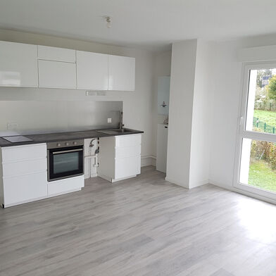 Appartement 3 pièces 826 €