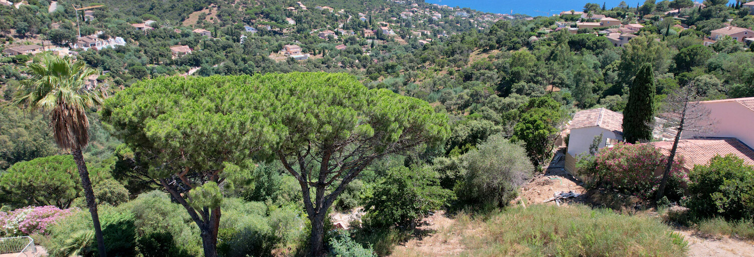 Terrain  1913 m² à vendre à Roquebrune-sur-Argens (83380)