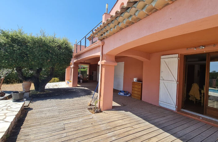 A VENDRE VILLA VUE MER DE L'ETAGE 3 CHAMBRES PISCINE GARAGE AUX ISSAMBRES — photo 4