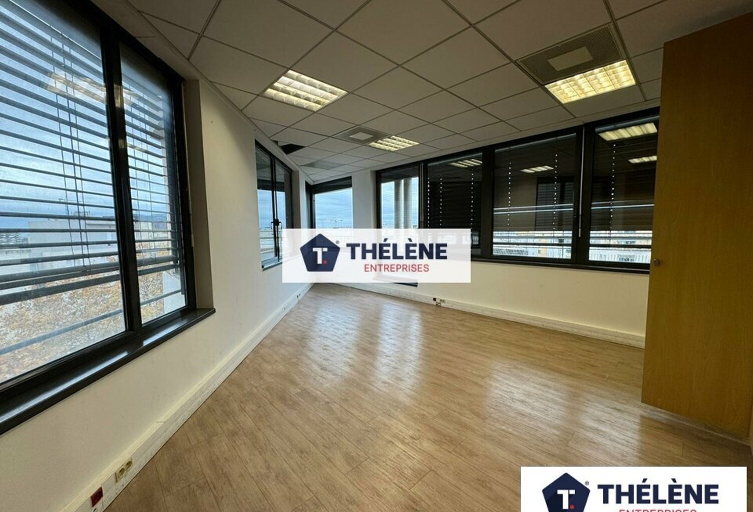BUREAUX à LOUER — photo 1