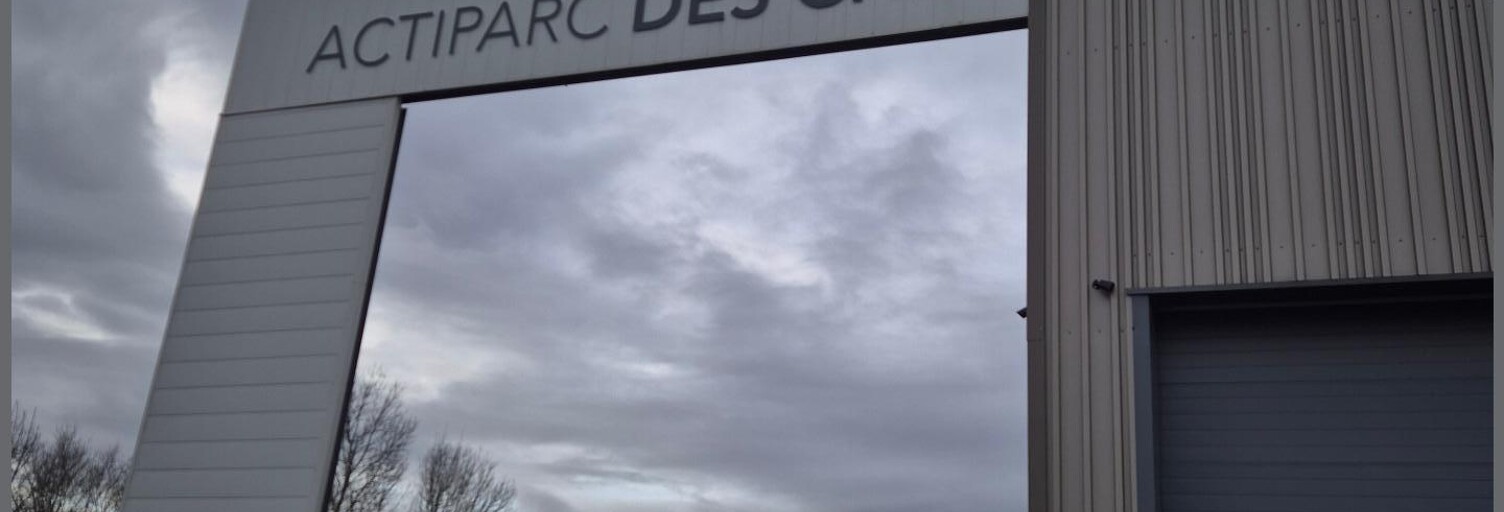 Commerce 3 Pièces 270 m² à louer à Saint-Genis-les-Ollières (69290)