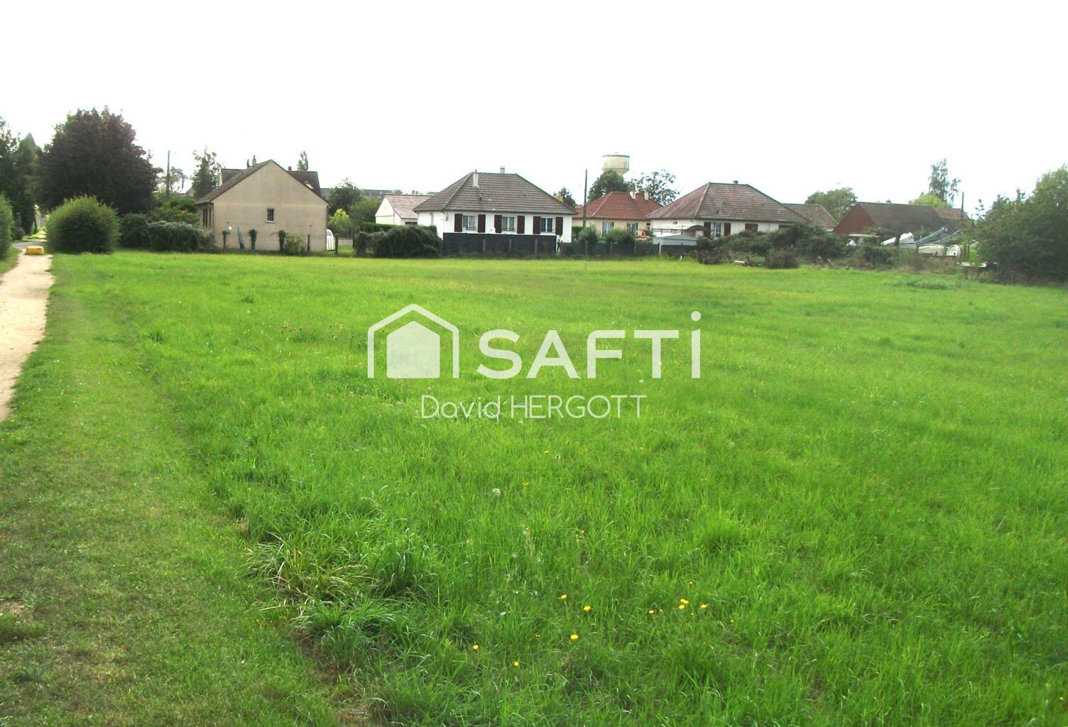 Terrain constructible de 1134m² (non viabilisé) — photo 1