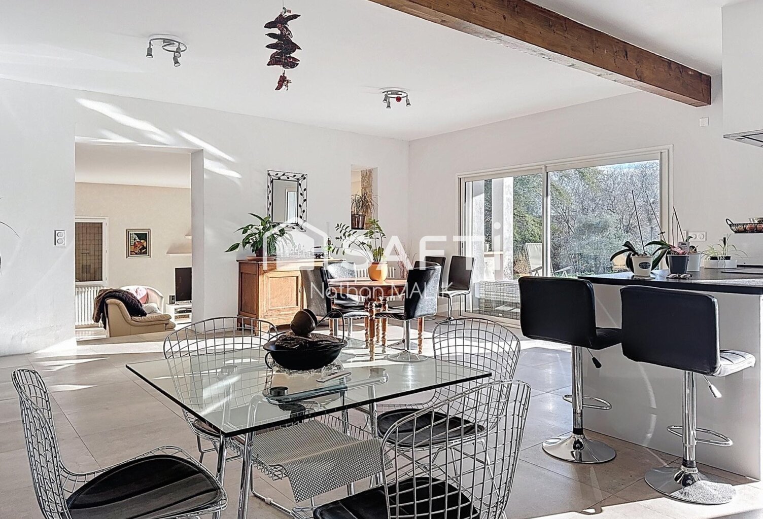 Maison de plain-pied rénovée avec piscine et dépendance — photo 1