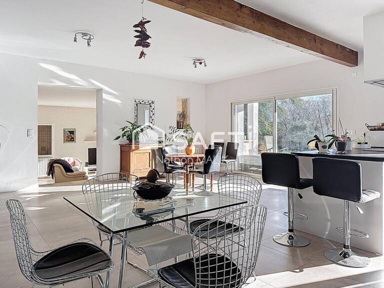 Maison de plain-pied rénovée avec piscine et dépendance — photo 1