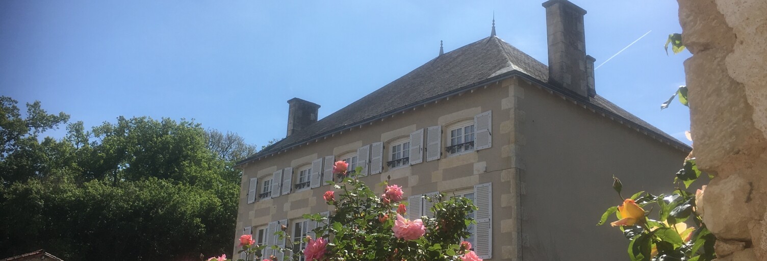 Maison 15 Pièces 384 m² à vendre à Gençay (86160)