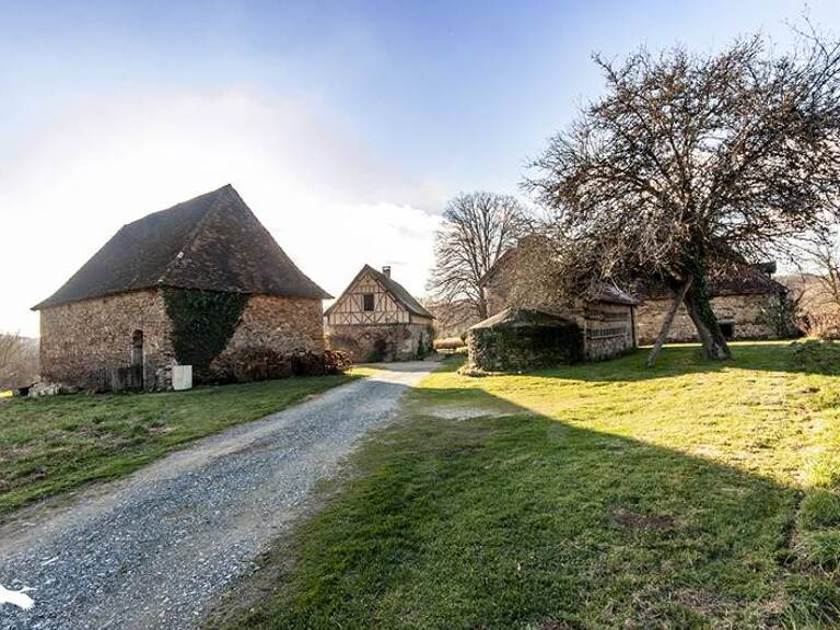 Maison en pierre de 5 pièces principales — photo 1