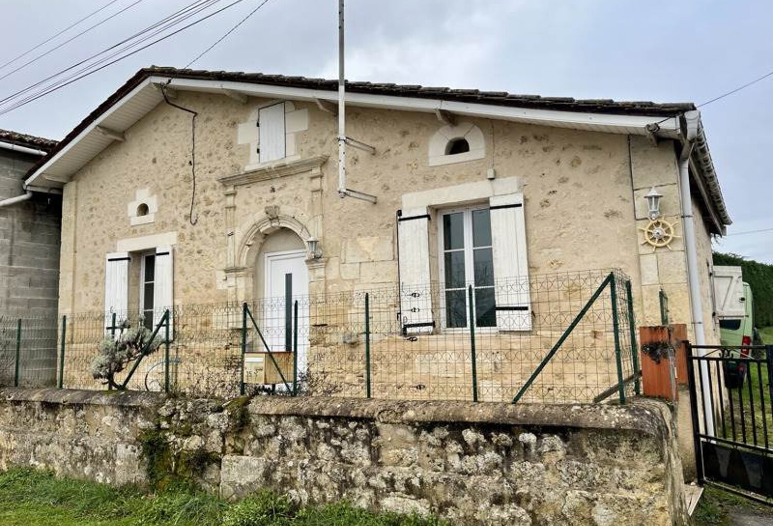 Maison en pierre de 5 pièces principales — photo 1