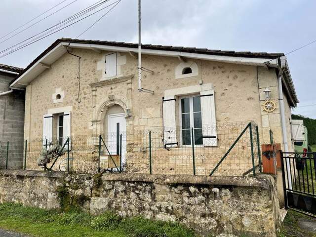 Maison en pierre de 5 pièces principales — photo du bien
