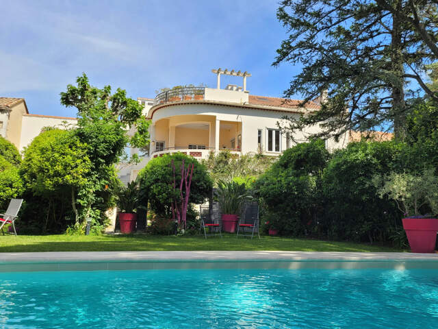 AVIGNON : PROPRIÉTÉ D'EXCEPTION — photo du bien