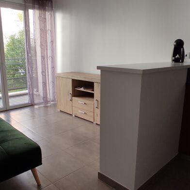 Appartement 2 pièces 823 €