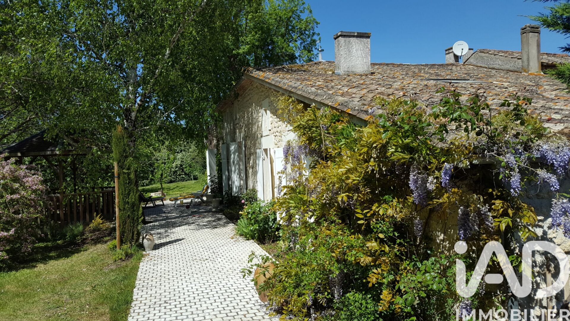 St-Bonnet-Sur-Gironde - 205m² - 10p. - 5ch.