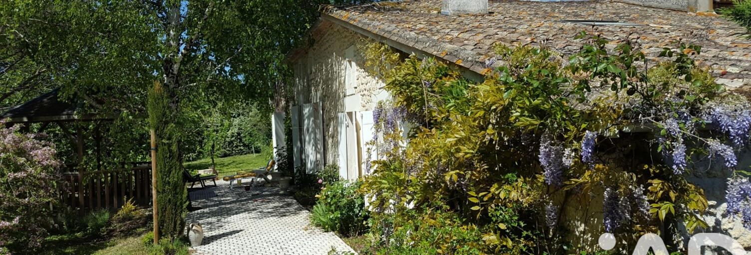 Maison 10 Pièces 205 m² à vendre à Saint-Bonnet-sur-Gironde (17150)