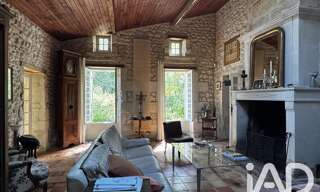 Maison 10 Pièces 205 m² à vendre à Saint-Bonnet-sur-Gironde (17150)
