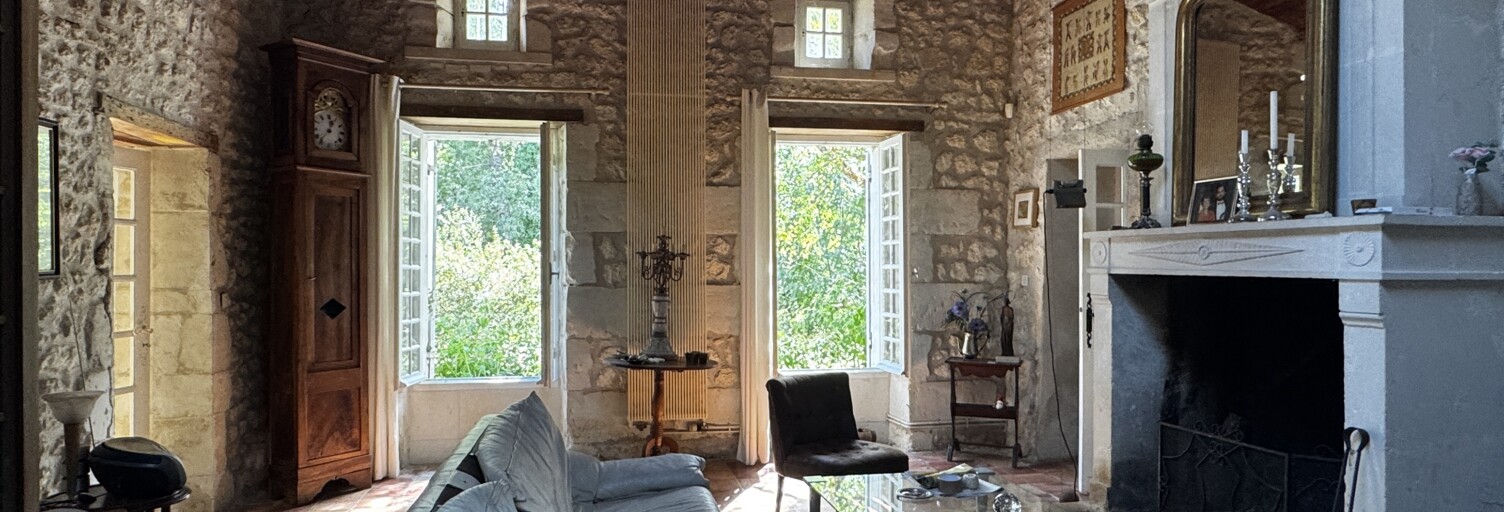 Maison 10 Pièces 205 m² à vendre à Saint-Bonnet-sur-Gironde (17150)