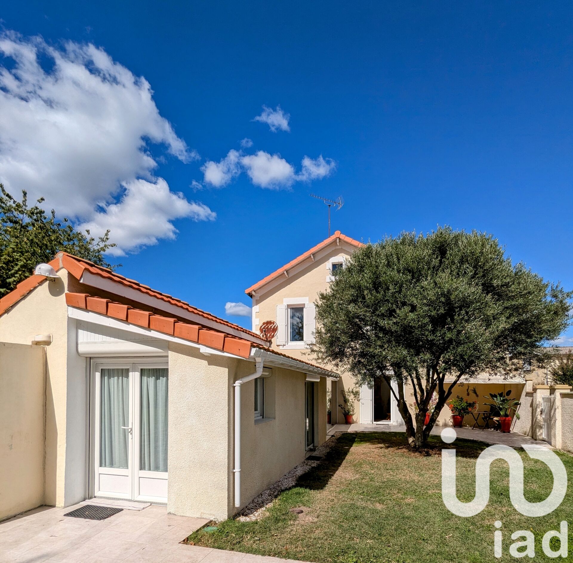 St-Seurin-Sur-L-Isle - 210m² - 6p. - 3ch.