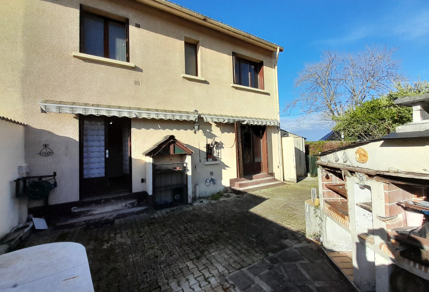 Maison à rénover avec garage et terrain — photo 1