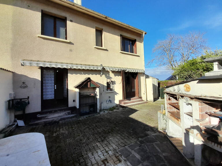 Maison à rénover avec garage et terrain — photo 1