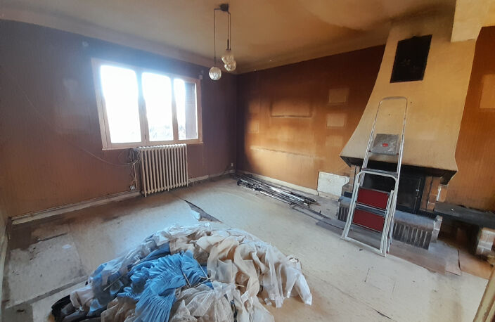 Maison à rénover avec garage et terrain — photo 3