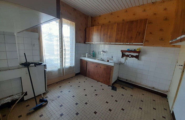 Maison à rénover avec garage et terrain — photo 5