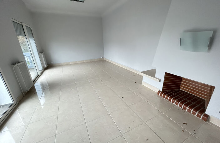 LOURDES - QUARTIER DU LAC - MAISON FAMILIALE AVEC DEPENDANCE — photo 4