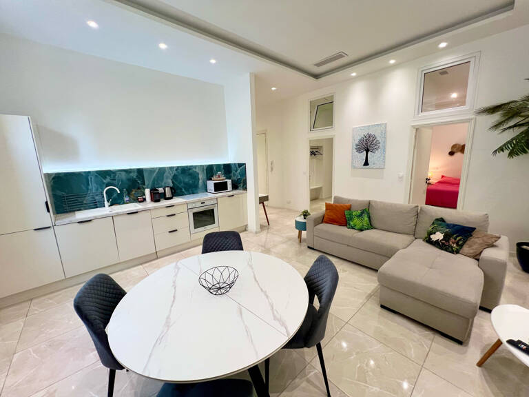 CANNES PROCHE CENTRE T4 REFAIT A NEUF 73M2 SUD OUEST SALON D — photo 1