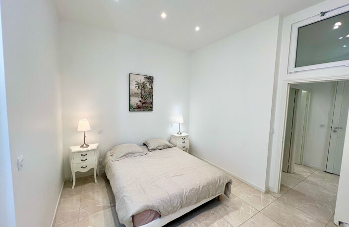 CANNES PROCHE CENTRE T4 REFAIT A NEUF 73M2 SUD OUEST SALON D — photo 2