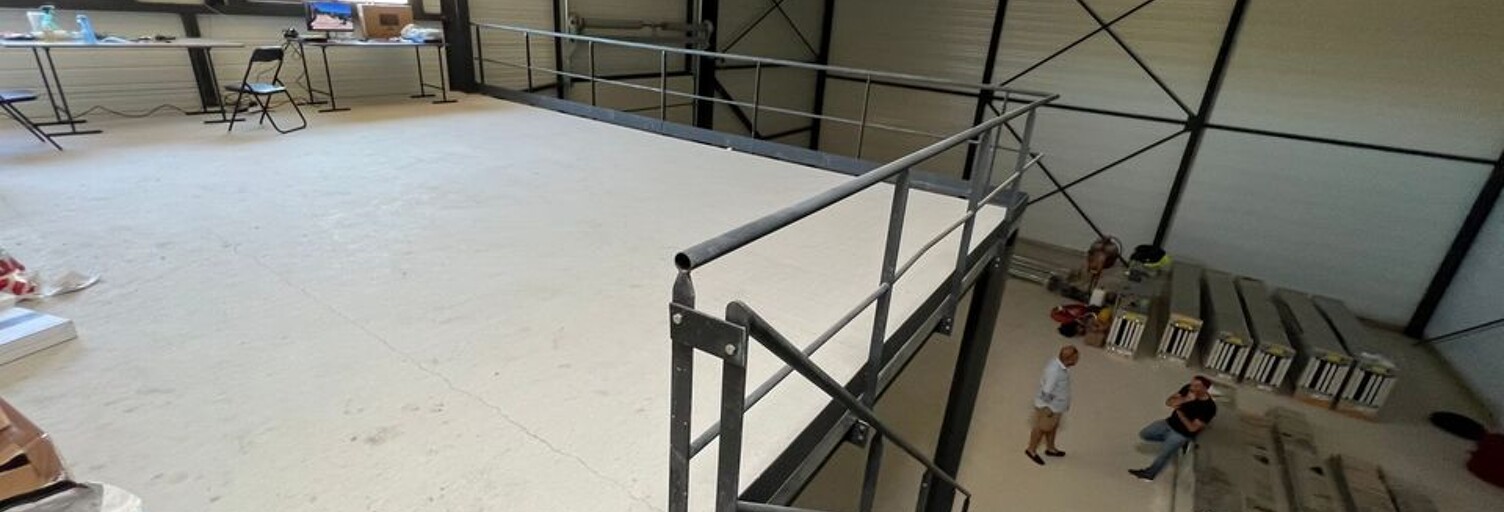 Local industriel  258 m² à vendre à Signes (83870)