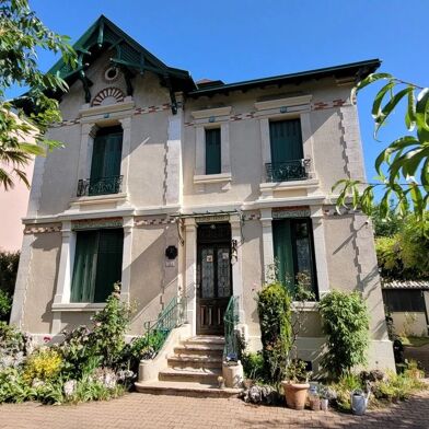 Maison 7 pièces 402800 €