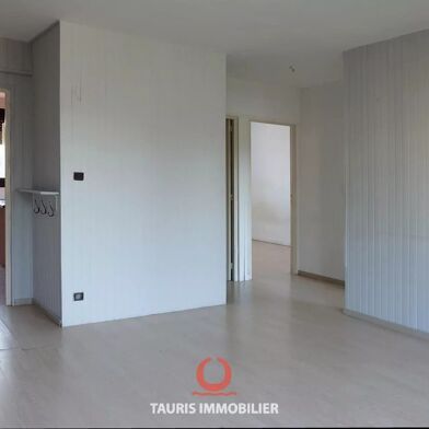 Appartement 3 pièces 858 €
