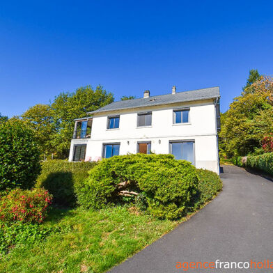 Maison 7 pièces 250500 €