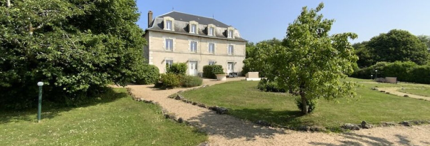 Maison 18 Pièces 340 m² à vendre à Saint-Saud-Lacoussière (24470)