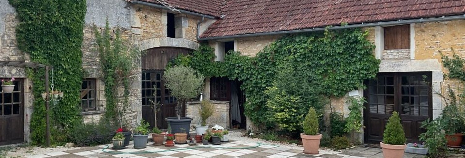 Maison 12 Pièces 280 m² à vendre à Brouchaud (24210)