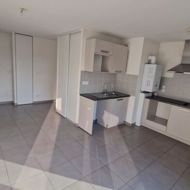Appartement 3 pièces 825 €