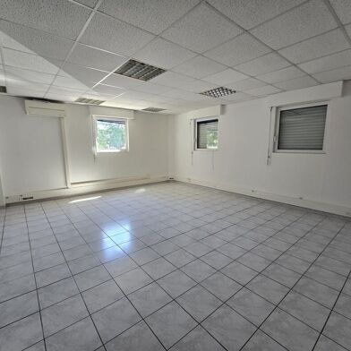 Bureau 2 pièces 900 €