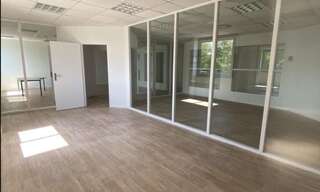 Bureau  228 m² à louer à Caissargues (30132)