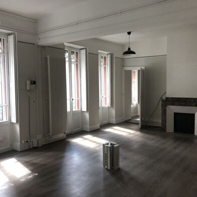 Bureau 6 pièces 3240 €