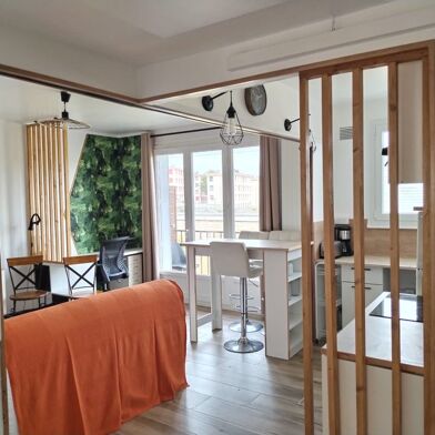 Appartement 10 pièces 880 €