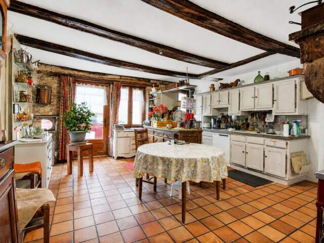 Maison à vendre 7 pièces à 10 minutes du centre ville de Dole (39) — photo du bien